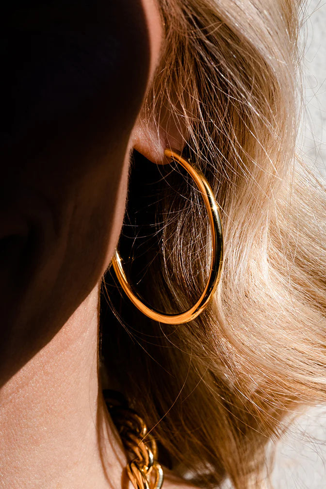 Christina Caruso - Wire Hoop Earring - Gold