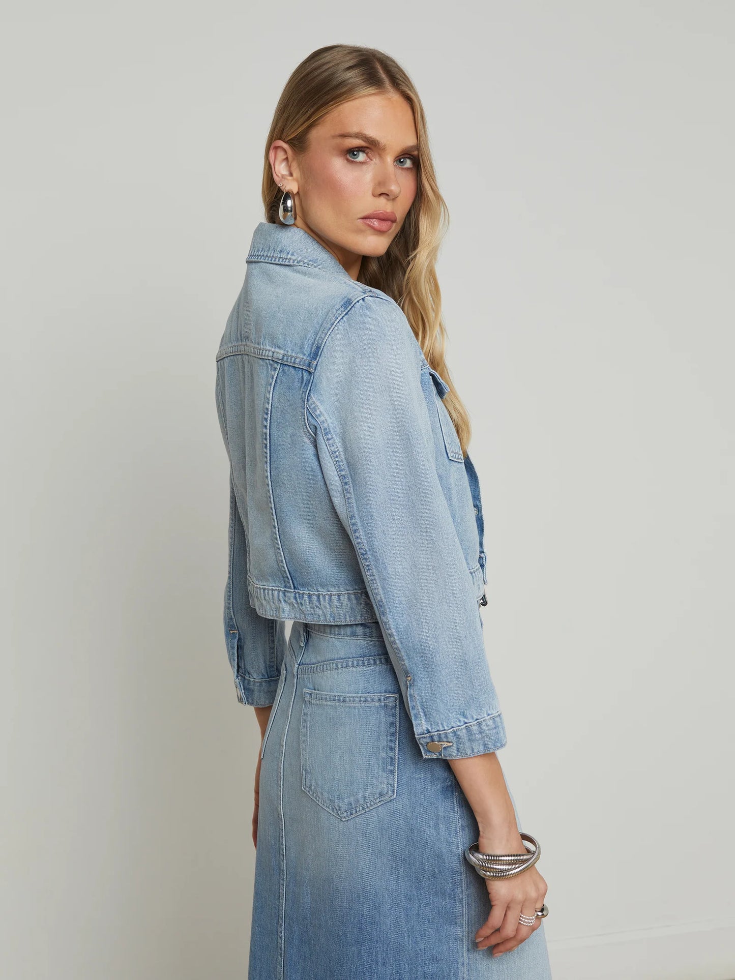 L'AGENCE - Koda Cropped Denim Jacket - Fontana & Woodrow Colors