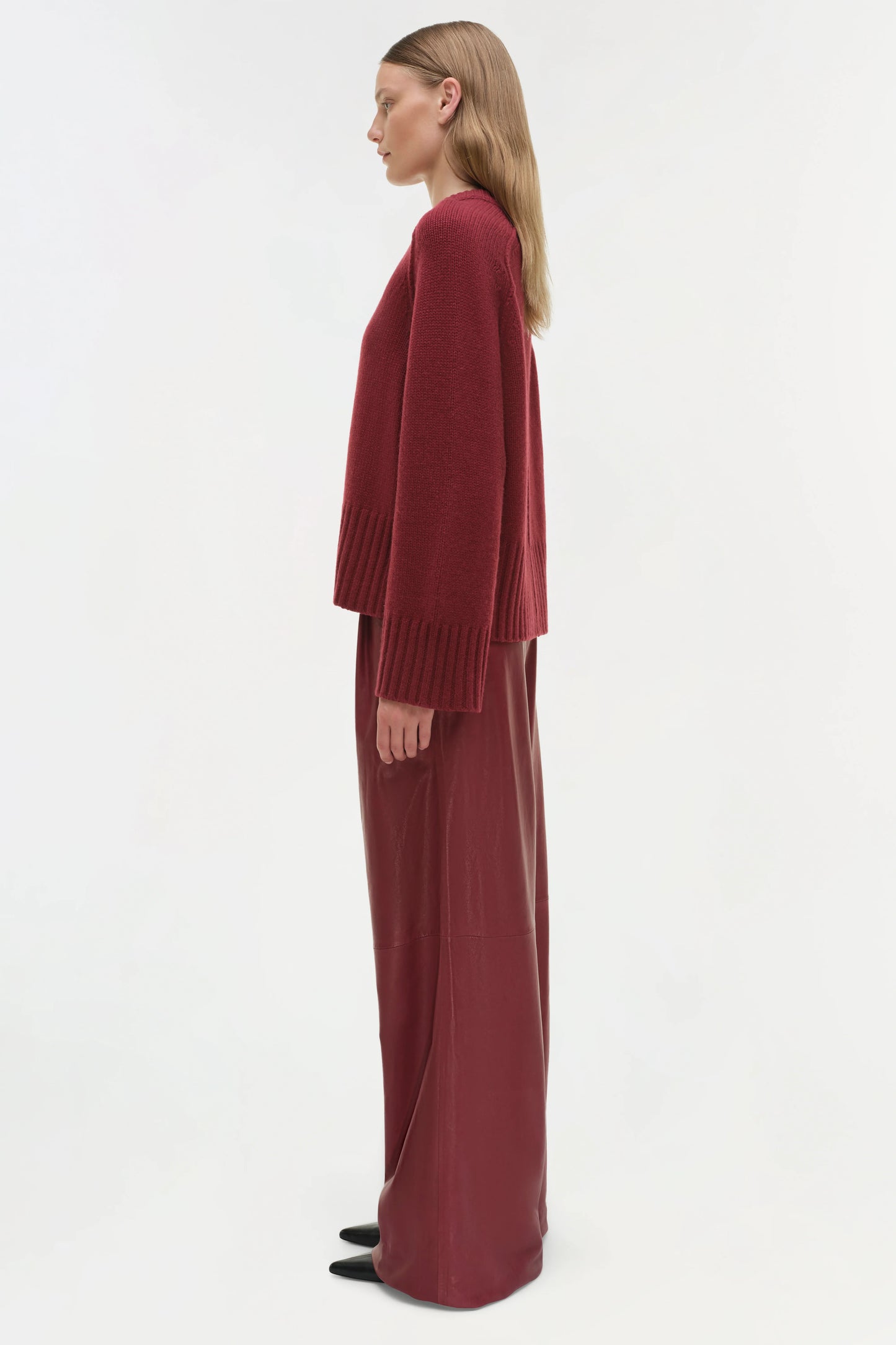 SIMKHAI - Curtis Cashmere Crewneck - Cranberry