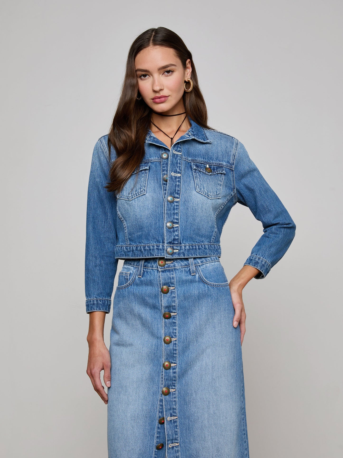 L'AGENCE - Koda Cropped Denim Jacket - Fontana & Woodrow Colors