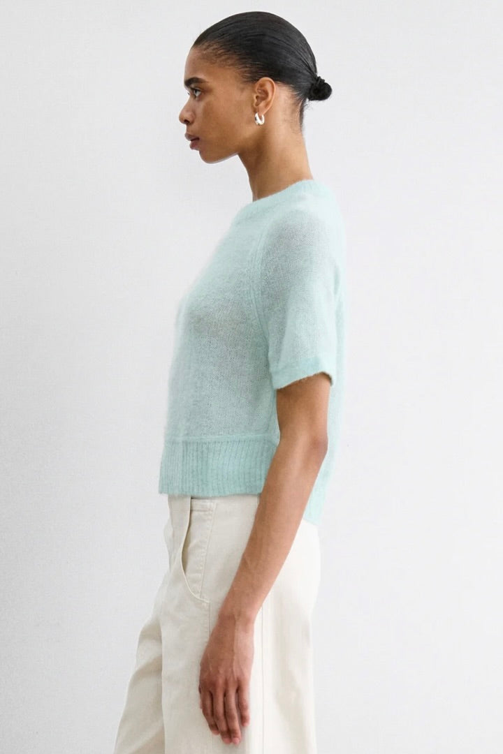 Hari Tee