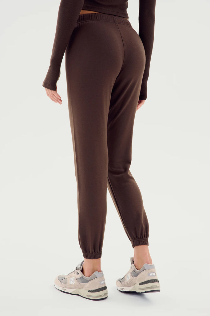 SPLITS59 Sonja Fleece Sweatpant Dark Chocolate Gena Chandler
