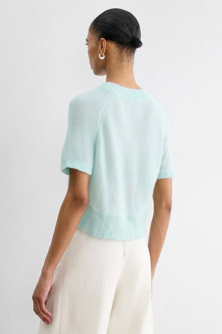 Hari Tee
