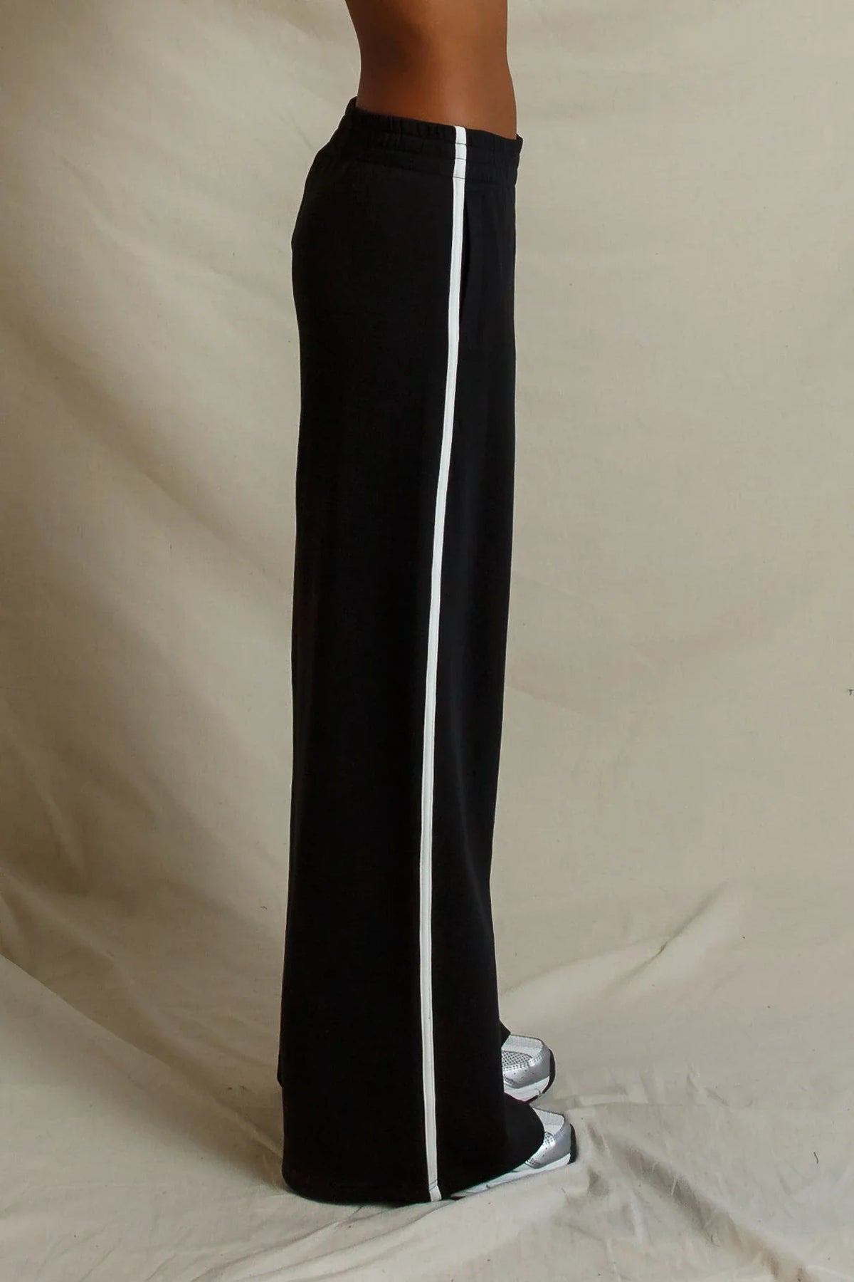 Mikos Travel Wide Leg Pant