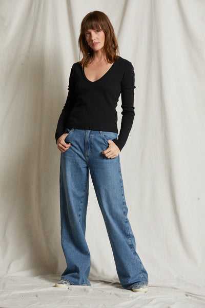 Perfect White Tee - Kitt Structured Rib V-Neck Long Sleeve Top - True Black