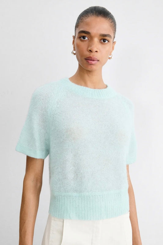 Hari Tee
