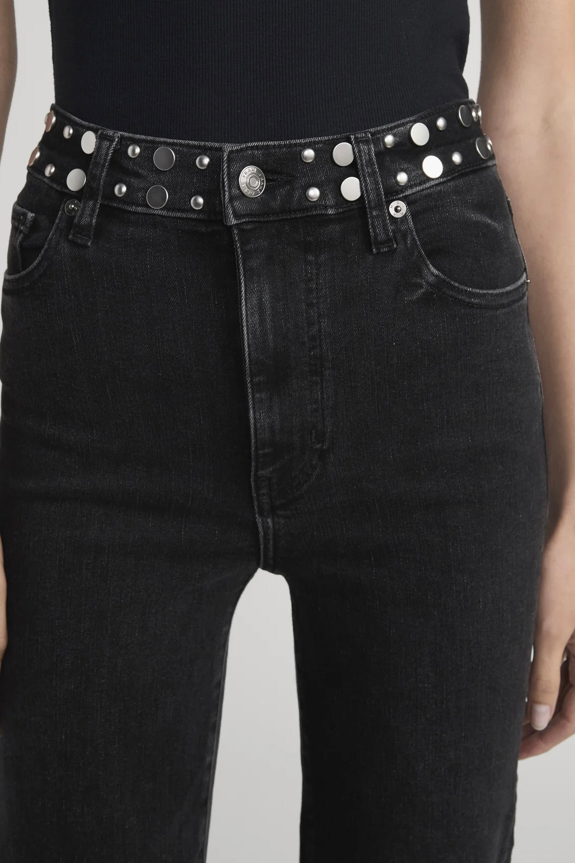 Le Sleek Straight Studded